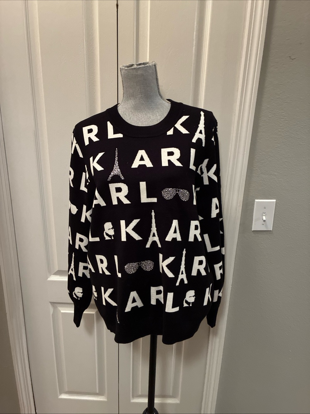 Karl lagerfeld ladies pull over sweater size XL